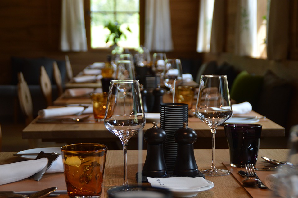 découvrez notre assurance restaurants, conçue pour protéger votre établissement contre les risques courants. bénéficiez d'une couverture adaptée à vos besoins, incluant la responsabilité civile, les pertes d'exploitation et bien plus. assurez la pérennité de votre restaurant avec notre expertise au service de la restauration.