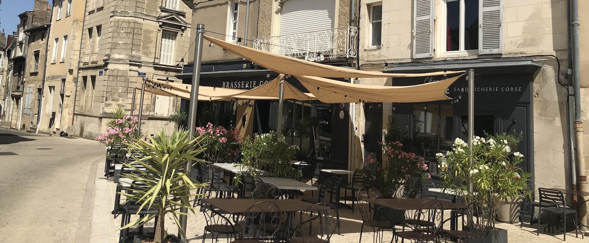 découvrez notre comparateur d'assurances spécialement conçu pour les restaurants. trouvez la couverture idéale qui protège votre établissement tout en respectant votre budget. comparez les offres des meilleurs assureurs et choisissez la formule qui vous convient le mieux.
