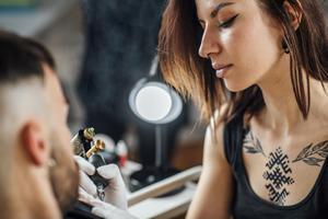 découvrez l'importance de l'assurance maquillage permanent pour protéger votre investissement esthétique. apprenez comment cette couverture vous offre sérénité et sécurité, tout en vous permettant de profiter pleinement de votre look impeccable.