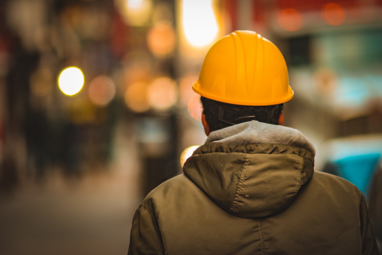 découvrez l'assurance décennale dédiée aux professionnels du btp, garantissant la protection de votre ouvrage contre les malfaçons pendant 10 ans. protégez vos projets et assurez votre tranquillité d'esprit avec une couverture adaptée et des conseils d'experts.