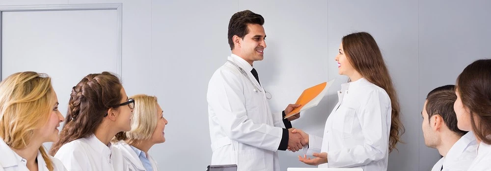 découvrez pourquoi l'assurance médecin est essentielle pour garantir une protection optimale contre les imprévus professionnels. protégez votre pratique médicale et assurez votre tranquillité d'esprit.