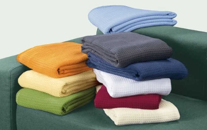 découvrez comment choisir la couverture idéale pour vos besoins, en fonction des saisons, des matériaux et des styles, pour allier confort et esthétique chez vous.