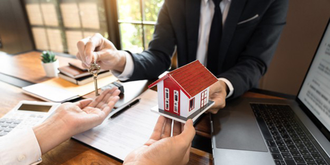 découvrez le rôle essentiel des courtiers immobiliers dans le processus d'achat et de vente de biens. apprenez comment ils vous aident à naviguer sur le marché immobilier, à évaluer les propriétés, et à négocier les meilleures offres pour concrétiser vos projets immobiliers.