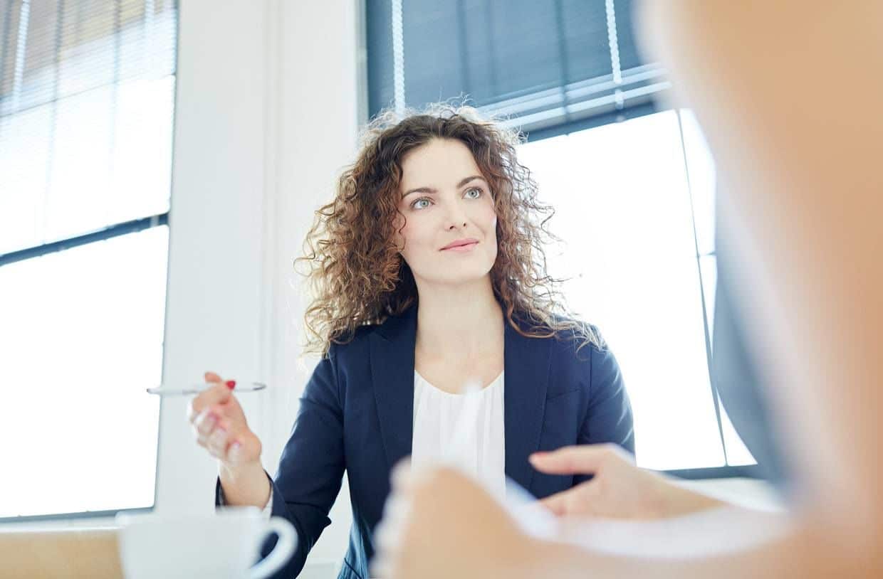 découvrez le rôle essentiel des courtiers immobiliers dans le processus d'achat, de vente et de location de biens. apprenez comment ces professionnels aident à naviguer dans le marché immobilier, facilitent les transactions et fournissent des conseils précieux pour optimiser votre investissement.