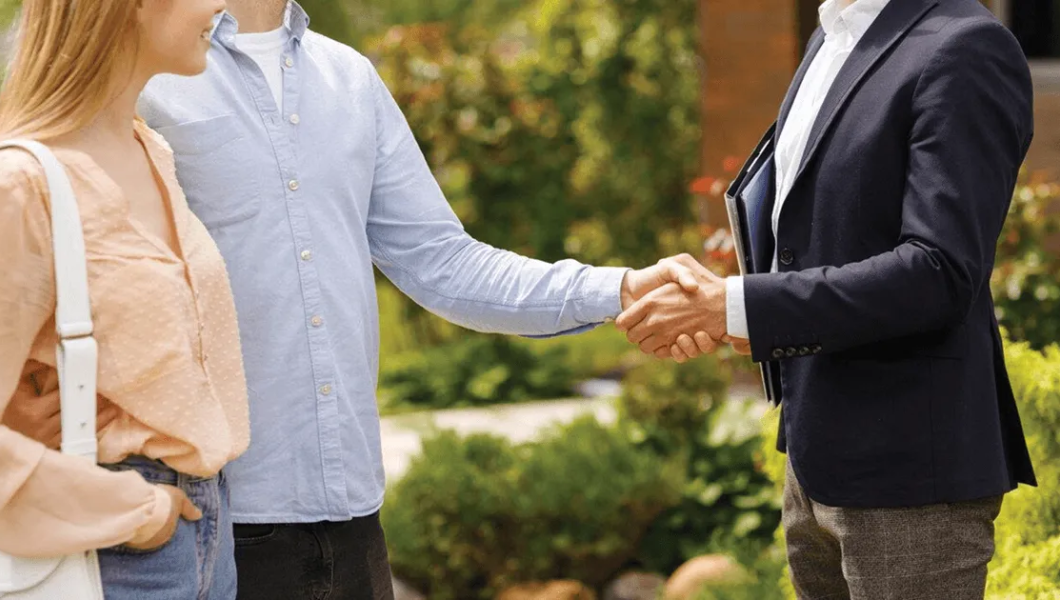 découvrez le rôle essentiel des courtiers immobiliers dans le processus d'achat et de vente de biens. apprenez comment ils vous guident, négocient et facilitent les transactions immobilières pour assurer une expérience réussie.